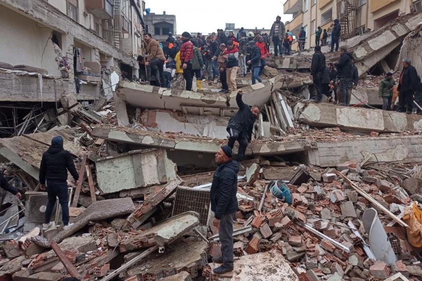 Gaziantep Nizip'te yıkılan bina