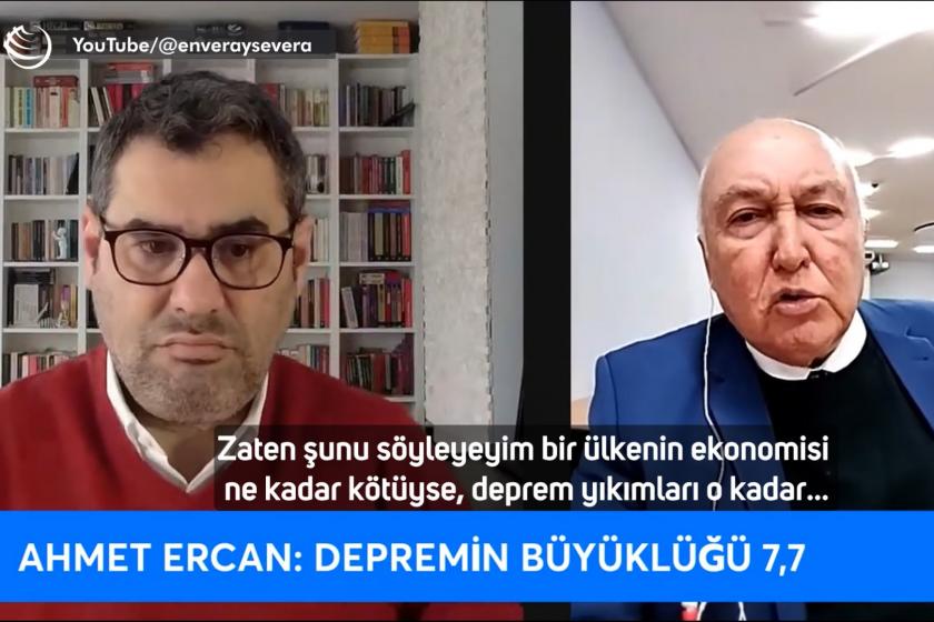 Enver Aysever ve Ahmet Ercan yan yana duruyor.