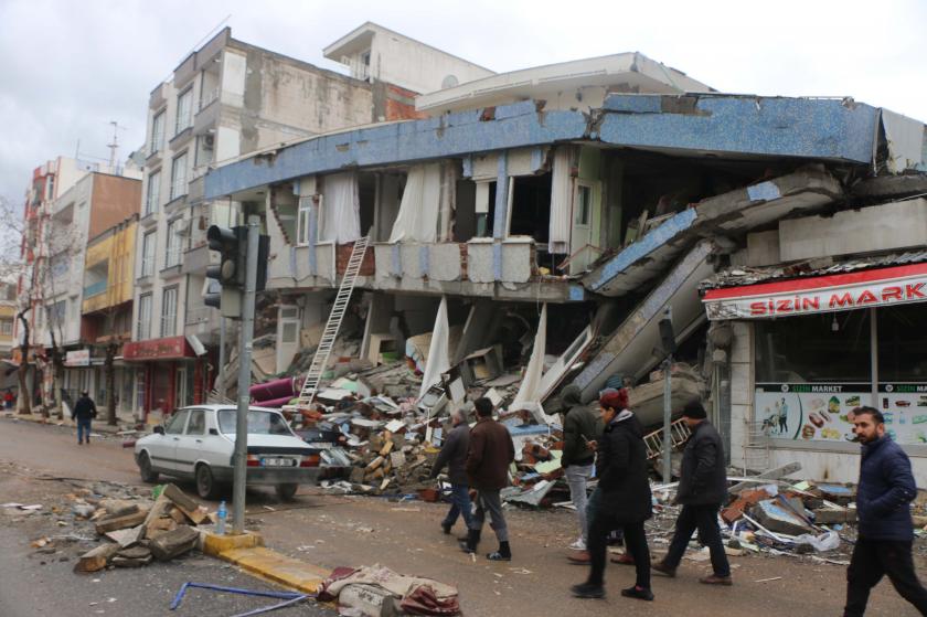 TTB uyardı: Enkaz kaldırırken uçuşan asbest ciddi hastalıklara neden olabilir