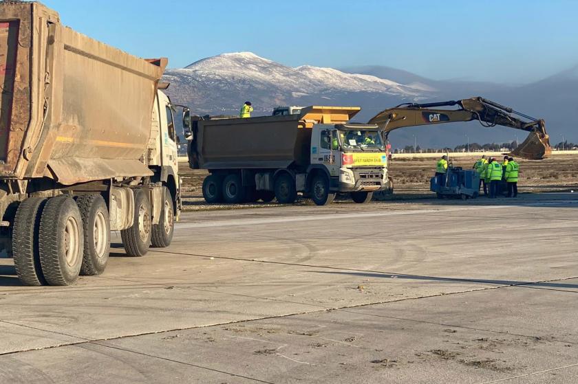 Depremde hasar gören Hatay Havalimanı'nın onarımına başlandı