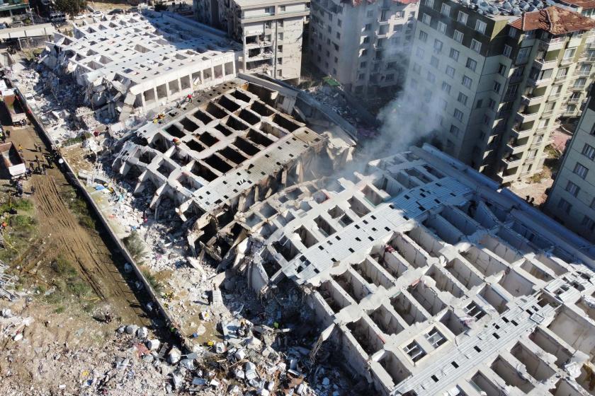 Hatay'da depremin ardından Rönesans Rezidans enkazı 