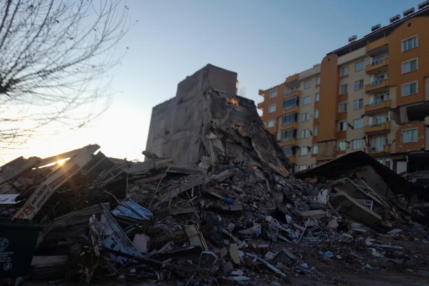 Maraş'ta meydana gelen depremlerin ardından Antep'in Islahiye ilçesinden bir fotoğraf.