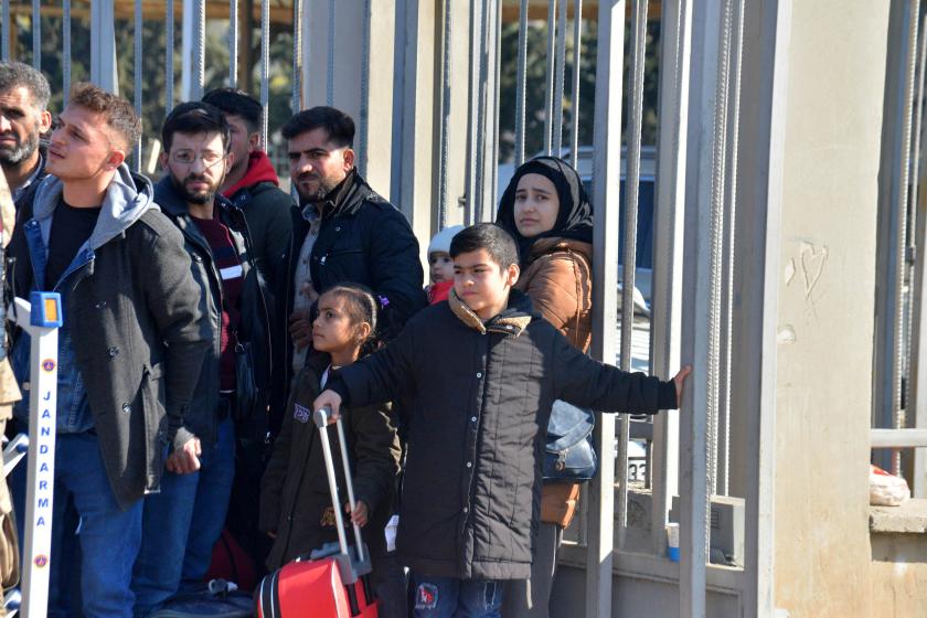 Bir yanda el ovuşturma, öte yanda dertlenme: Sermayenin; emeğini, toprağını yağmaladıklarının göçüne bakışı