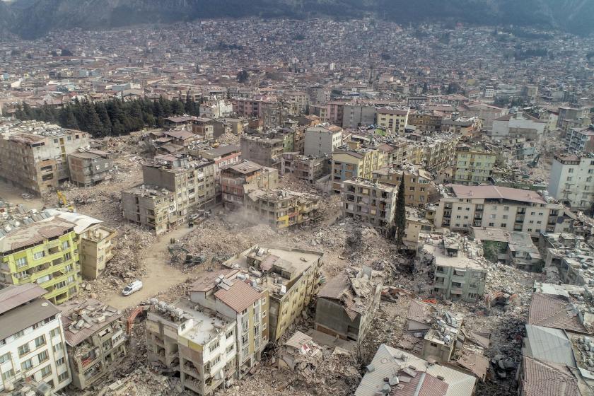 Hatay'da enkaz kaldırma çalışmaları başladı