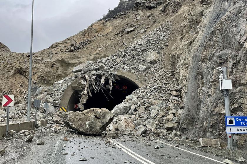 Artvin-Erzurum kara yolu heyelan nedeniyle ulaşıma kapandı