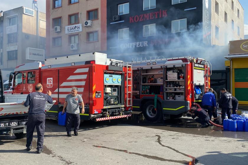 İzmir'de kozmetik mağazasının deposunda yangın: 2 işçi ölü