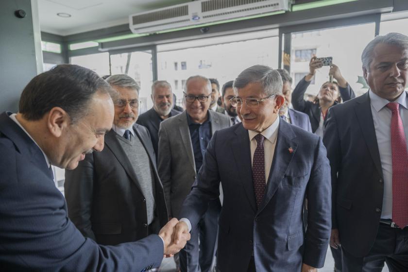 Gelecek Partisi Başkanlık Kurulu, Genel Başkan Ahmet Davutoğlu başkanlığında toplandı. Davutoğlu, genel merkeze gelişinde partililerce karşılandı