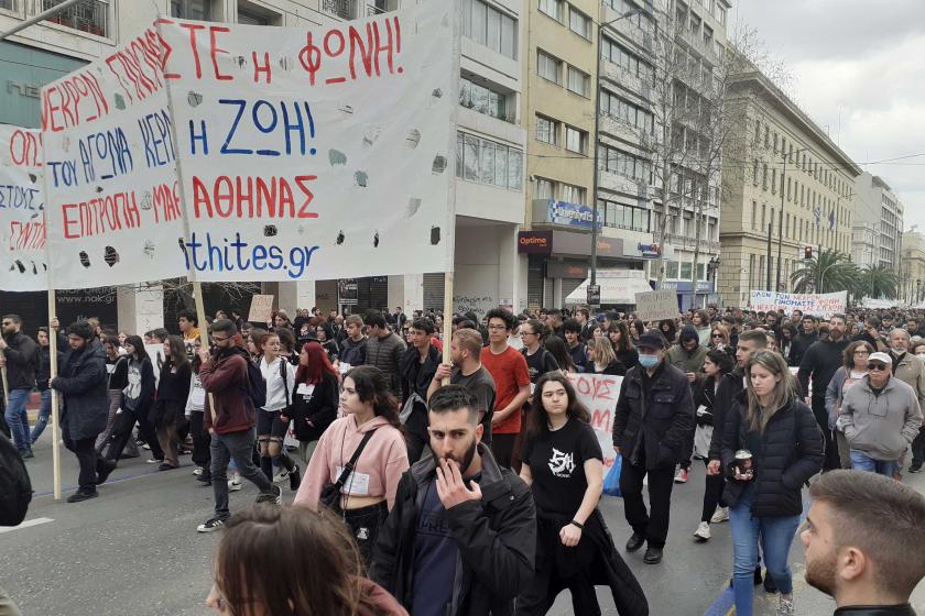 Yunanistan'da tren faciası sonrası düzenlenen genel grev