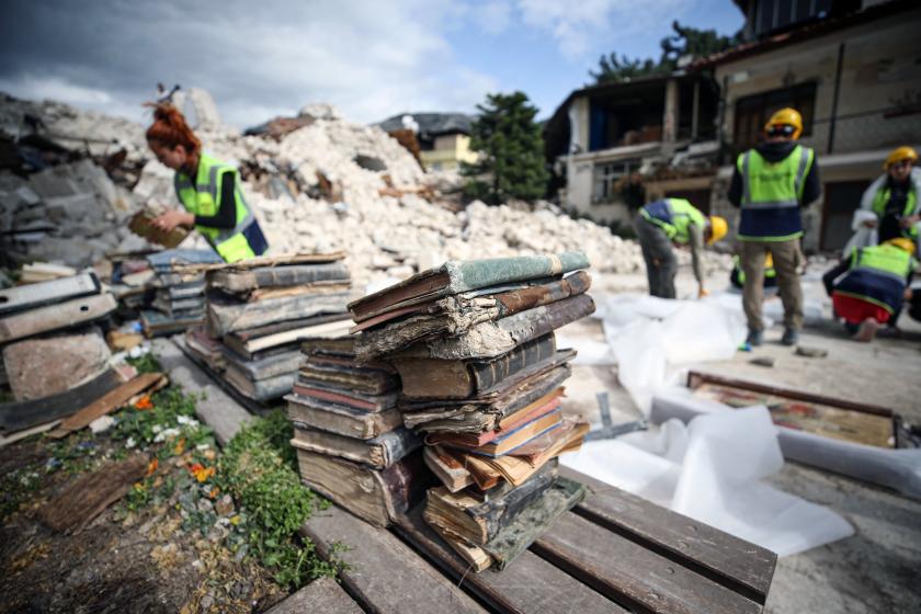 Depremde yıkılan Antakya Rum Ortodoks Kilisesi'nin enkazından çok sayıda ikona ve İncil çıkarıldı