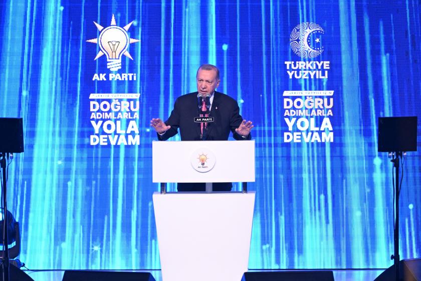 Erdoğan, AKP'nin seçim beyannamesini açıkladı; yıllardır yapamadıklarını vaat diye anlattı