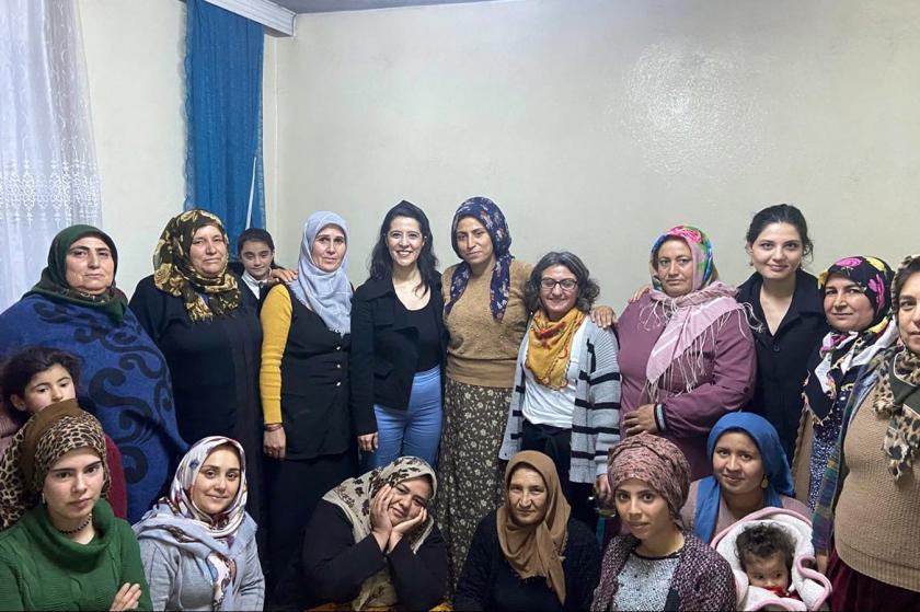 Yeşil Sol Parti Antep 1'inci Sıra Milletvekili Adayı Sevda Karaca, kadınlarla bir araya geldi