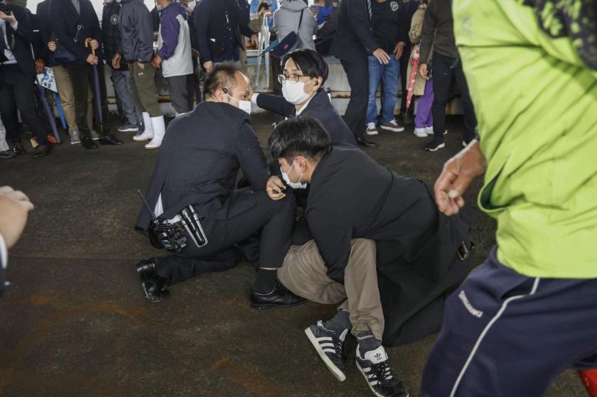 Japonya Başbakanı sis bombalı saldırı