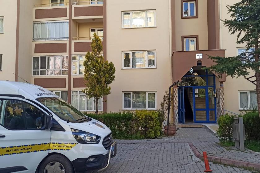 Cinayet girişiminin gerçekleştiği apartmanın girişi