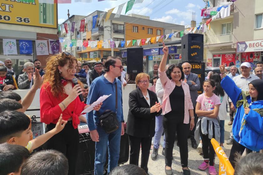 EMEP’in Yeşil Sol Parti listesinden İzmir adayları halk buluşmaları gerçekleştirdi, işçilerle bir araya geldi