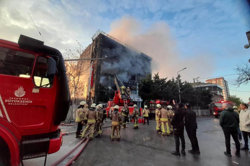 Akit’in bulunduğu binadaki yangın