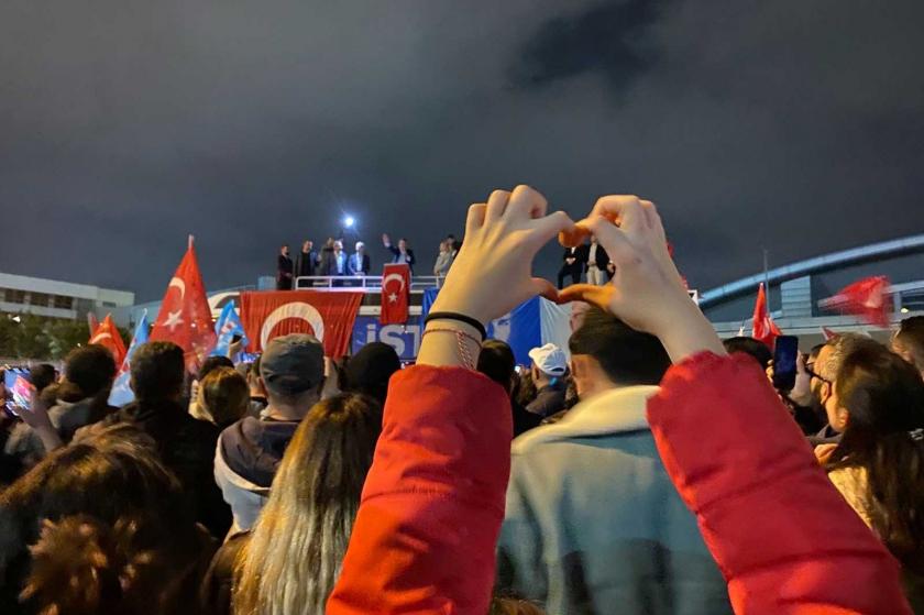 Sanatçılardan İmamoğlu’ya saldırıya tepki: Bu ülke karanlığa teslim olmayacak