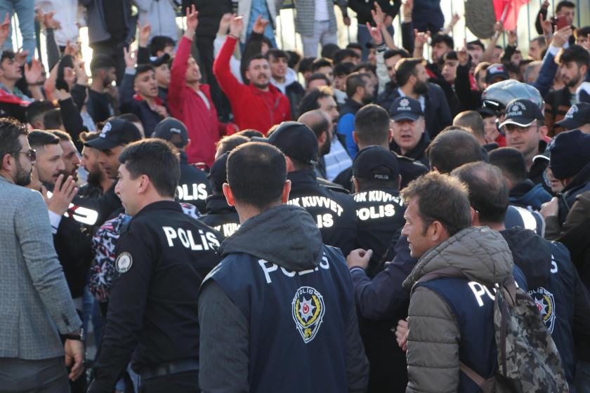 Erzurum'da Ekrem İmamoğlu'na saldırı anı