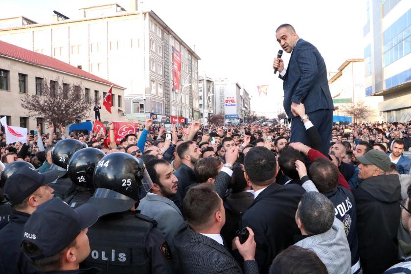 Erzurum'da Ekrem İmamoğlu'na saldırı anı