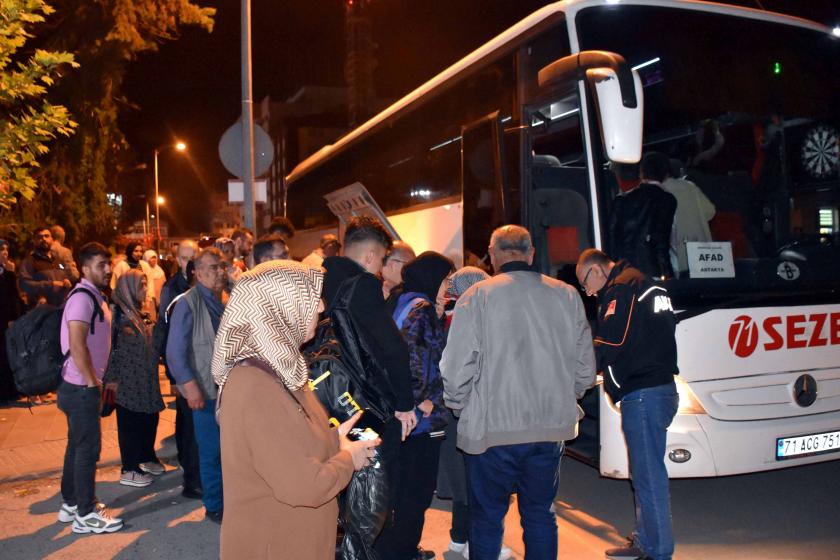 Depremzedeler seçim için memleketlerine gitti