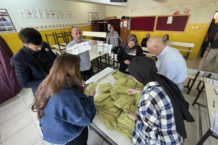 Elazığ'da oy sayım işlemi