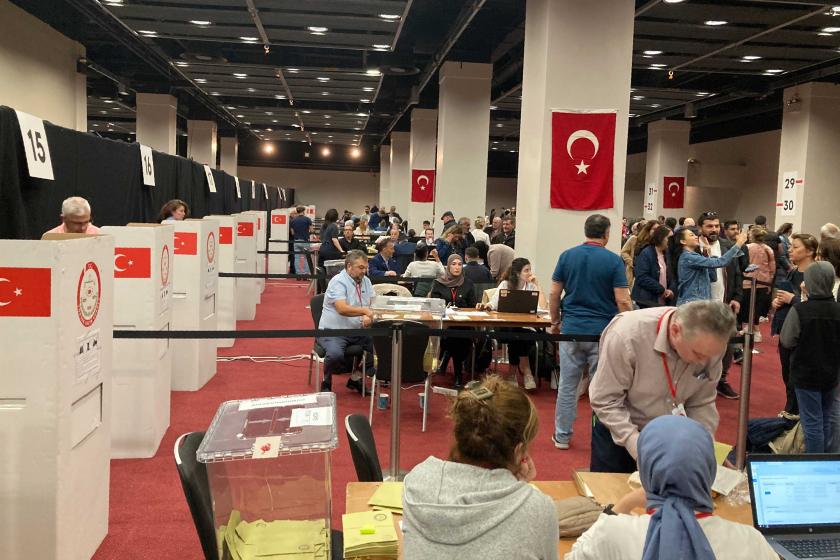 İngiltere'de cumhurbaşkanı seçiminin ikinci turu için oy kullanma işlemi