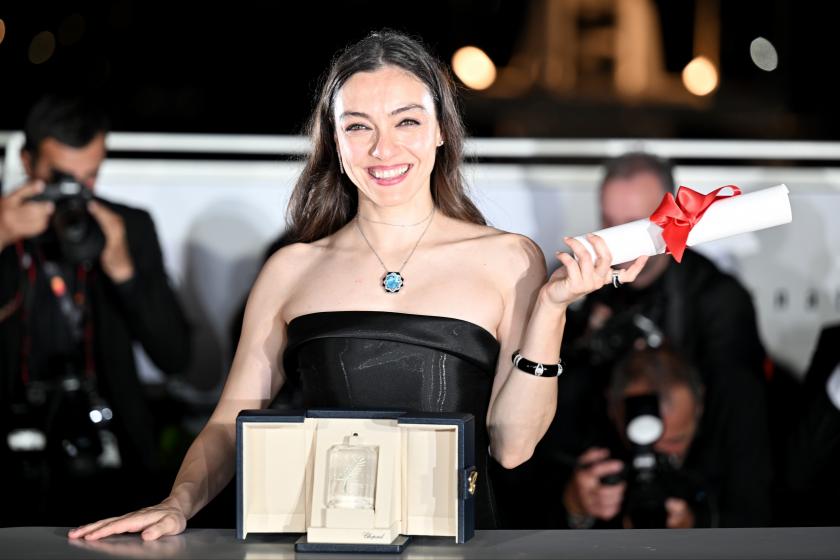 Merve Dizdar Cannes ödülü ile