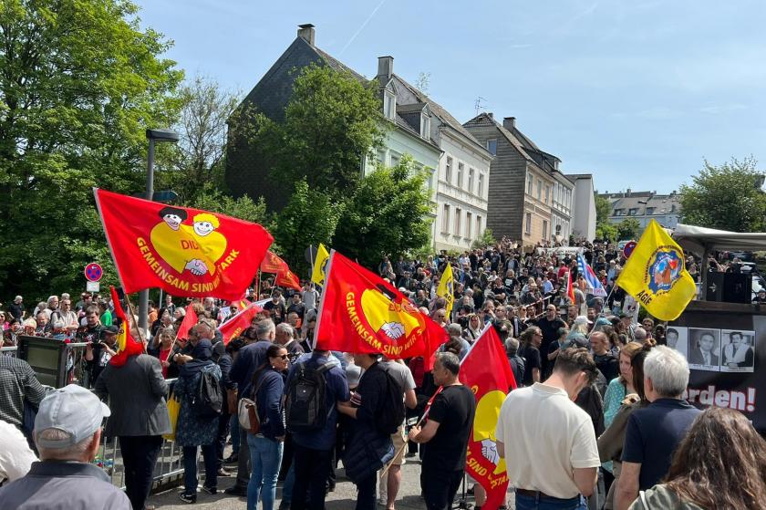 antifaşit yürüyüşe katılan yüzlerce kişi