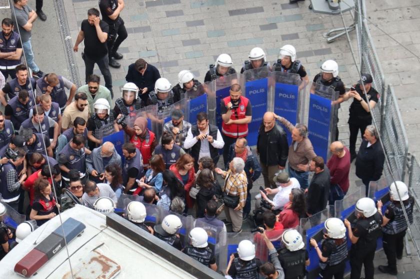 polis çemberine alınan cumartesi anneleri