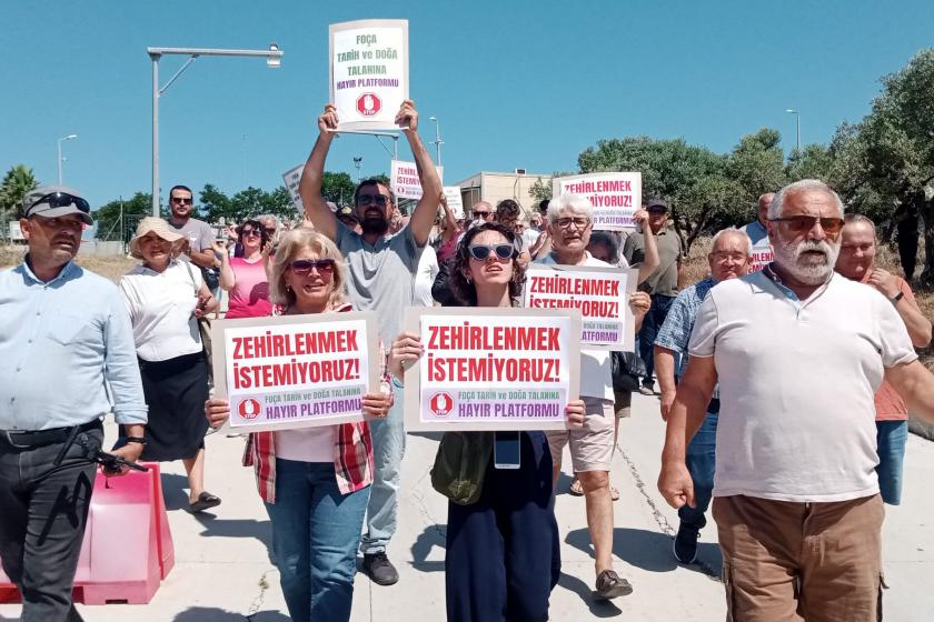 Foça'da gaz salınımı protesto