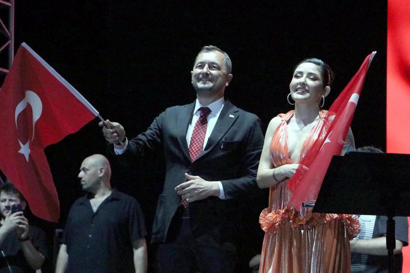 Cüneyt Yüksel (solda), Melek Mosso (sağda)