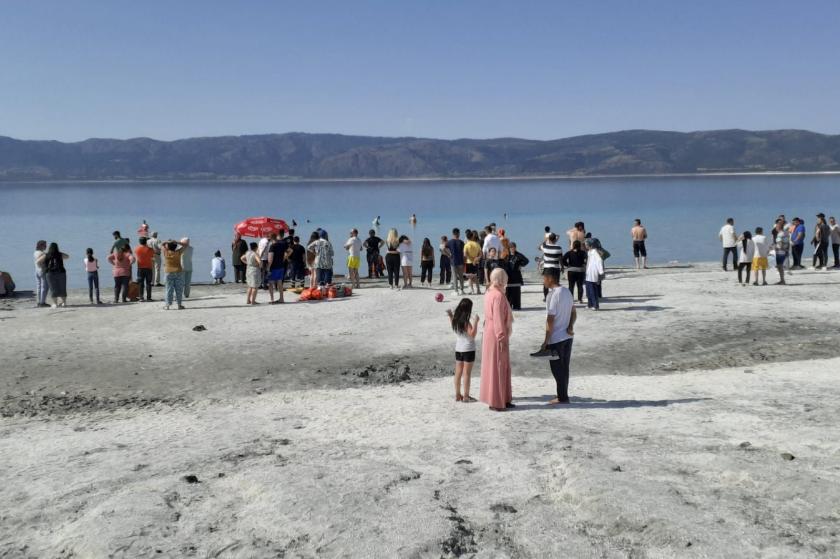 Salda Gölü'nde çocuk boğuldu