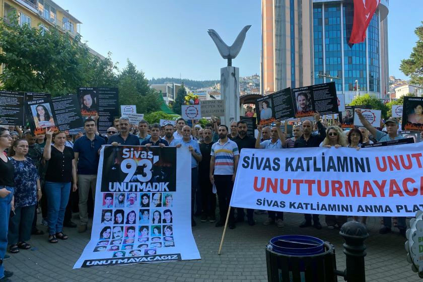 İzmit'te düzenlenen Madımak Katliamı yürüyüşü