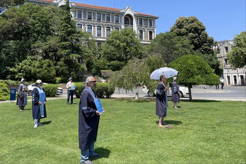 Boğaziçi Üniversitesi akademisyenleri rektörlüğe sırtını çevirdi