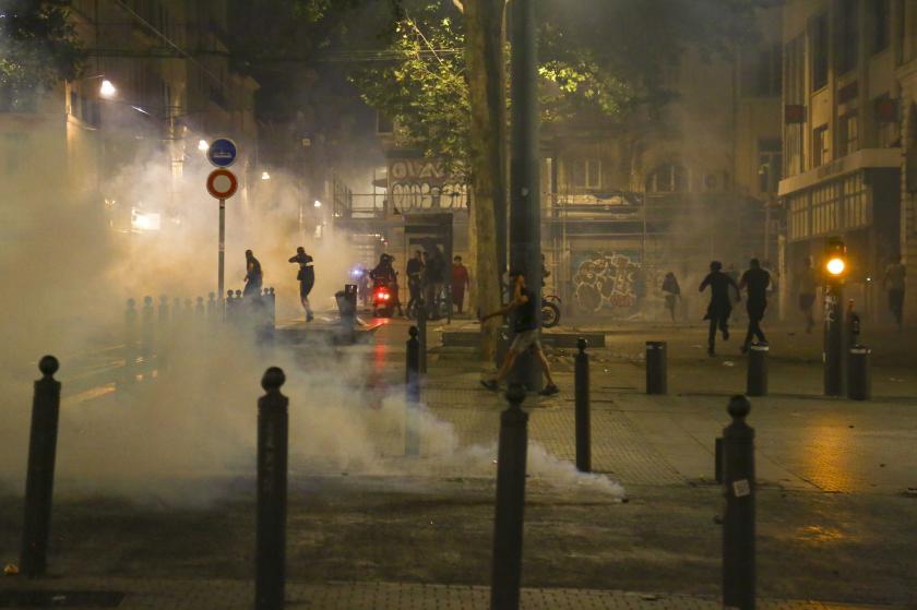 Fransa'da Nahel eylemlinde polisin attığı biber gazı