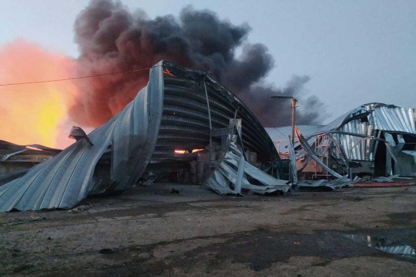 Ukrayna’nın Odessa bölgesinde vurulan tahıl ambarı 