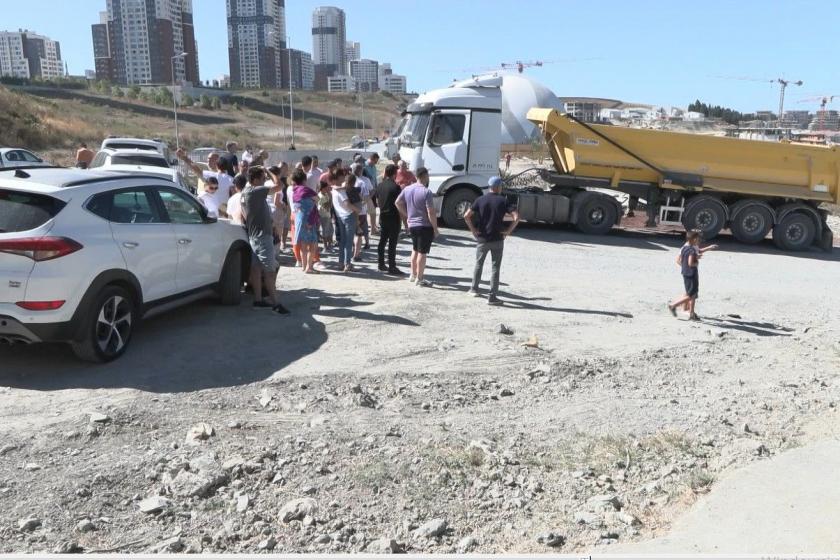 Bahçeşehir'de hafriyat kamyonlarına karşı eylem yapan mahalle sakinleri