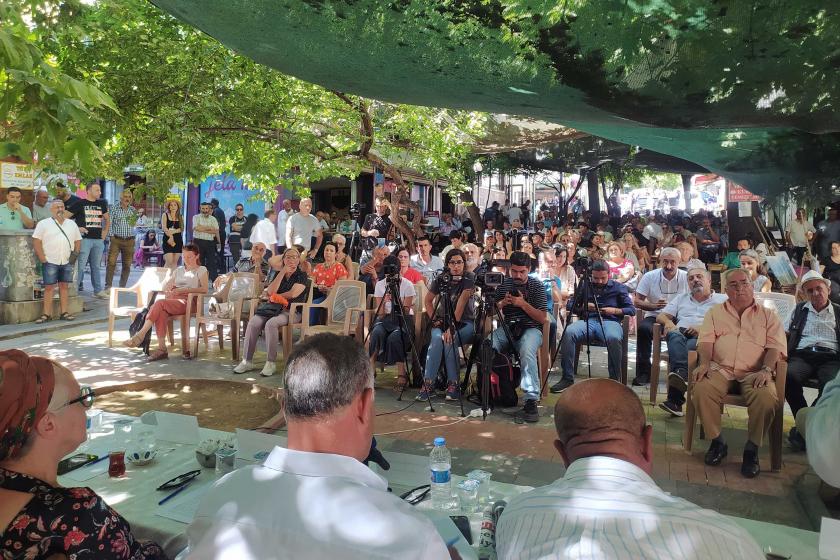 Munzur Festivali'nde düzenlenen 'Alevilik ve Devlet' panelinin katılımcıları