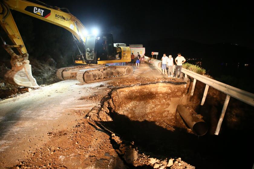 çöken yol