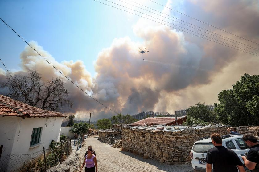 Çanakkale'de orman yangınının ilerlemesi durduruldu: 11 köy boşaltıldı