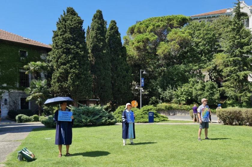 Boğaziçi Üniversitesi akademisyenleri rektörlüğe sırtını çevirdi