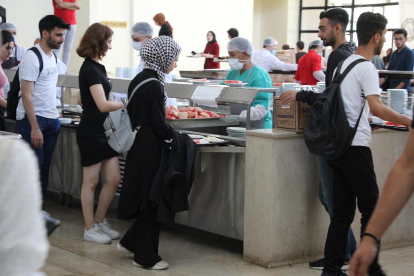 Ankara Üniversitesi öğrencileri, yemek ücretlerinin 6 TL’den 15 TL’ye yükseltilmesine tepkili