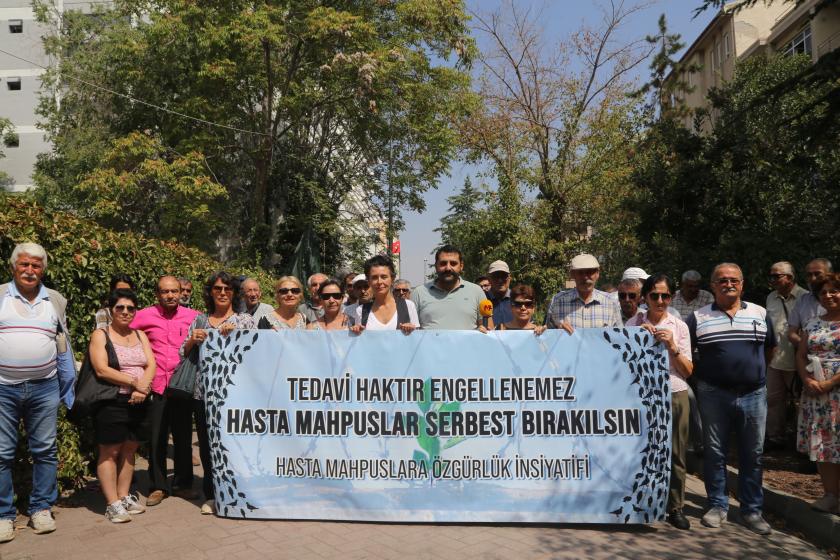 Hasta tutuklu Abdulalim Kaya'nın cezaevinden tahliye edilmesi talebiyle yapılan açıklamadan fotoğraf.