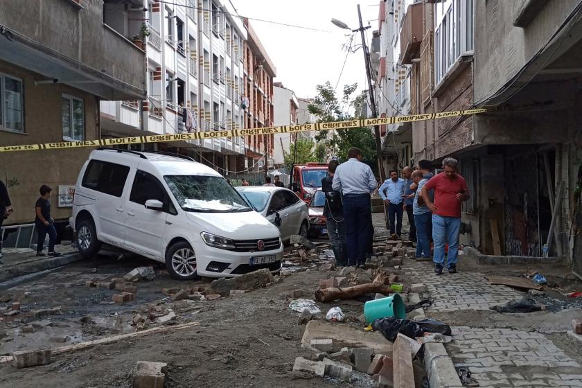 İkitelli'de su baskınlarının hasar verdiği evler ve mahalleli