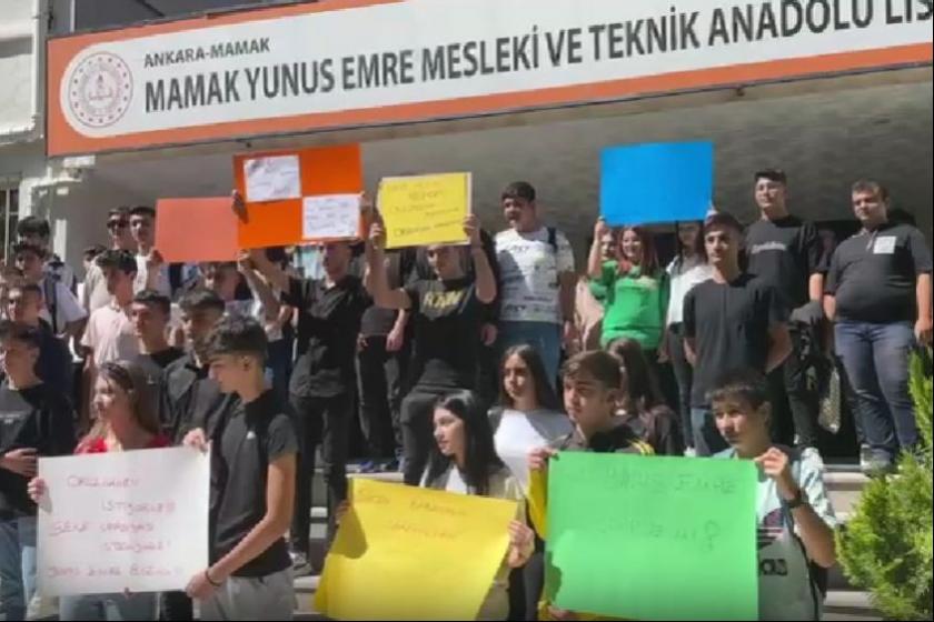 Mamak’ta güçlendirme bahanesiyle alınarak Kaymakamlığa tahsis edilen Yunus Emre Mesleki ve Teknik Anadolu Lisesi öğrencileri okulmarın açıldığı gün eylem yaptı