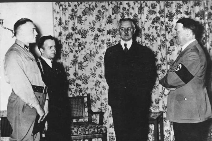 Horace Greeley Hjalmar Schacht ve Adolf Hitler