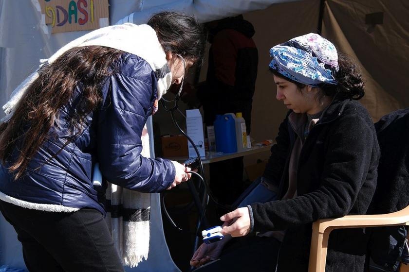 Hatay'da poliklinik hizmeti çadırda veriliyor