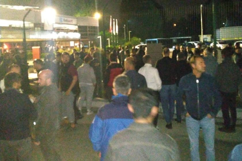 Bekaert’ta gece vardiyasındaki işçiler fabrikaya alınmadı, fabrikada üretim durdu