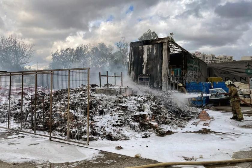 Pendik'te sahte içkilerin konulduğu yedieminin deposundaki yangın