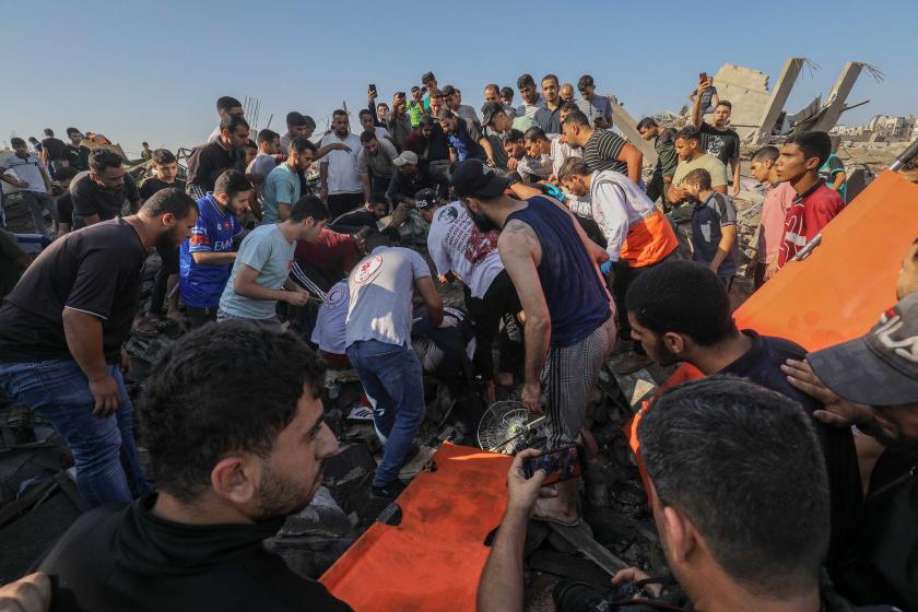 İsrail'in saldırılarında Gazze'nin Refah kentinde çok sayıda bina yıkıldı veya ağır hasar gördü.