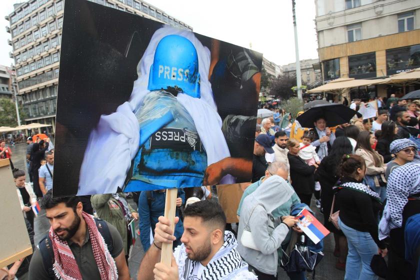 Filistin'e destek ve dayanışma eyleminde taşınan gazeteci cenazesi fotoğrafı